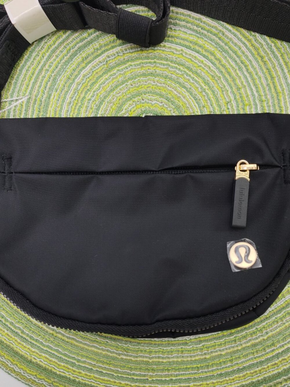 ✅✅Lululemon - All Night Festival Bag - Micro 2L - Black/Gold - Picture 8 of 8
